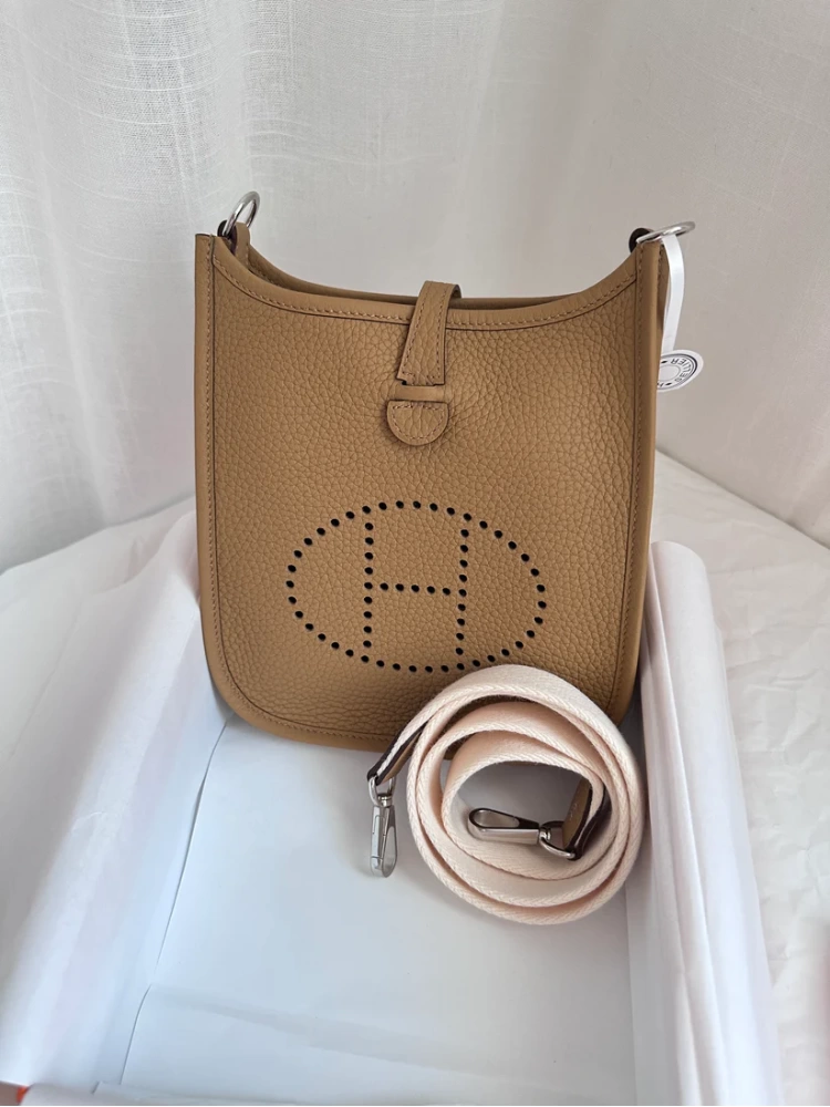 EVELYNE 16 Biscuit/Nata PHW